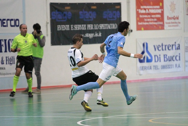 欧冠联赛战术分析：曼联攻防策略